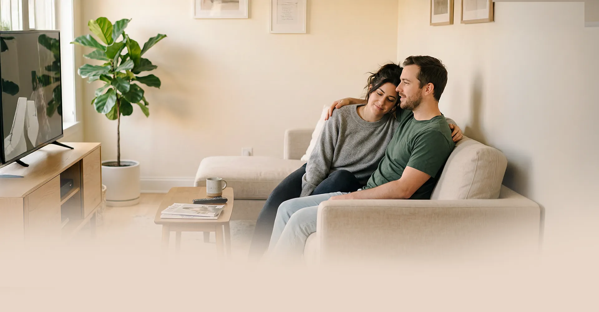 Imagen de fondo de una familia en su nueva casa